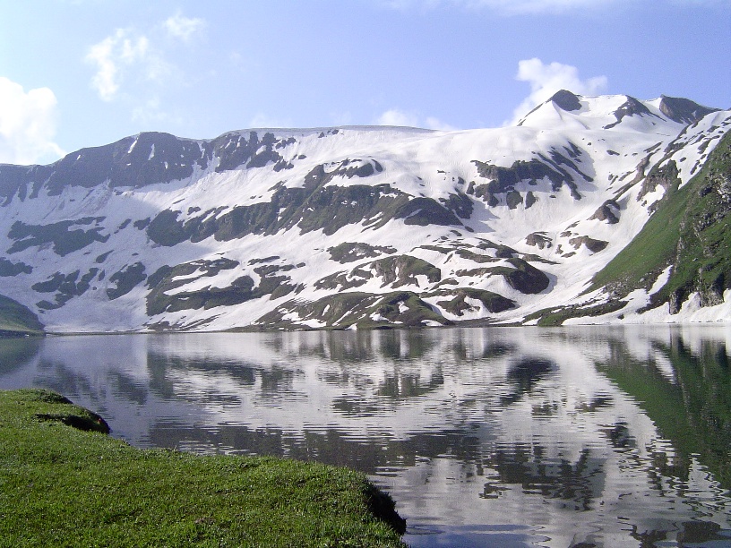 Lulusar Lake